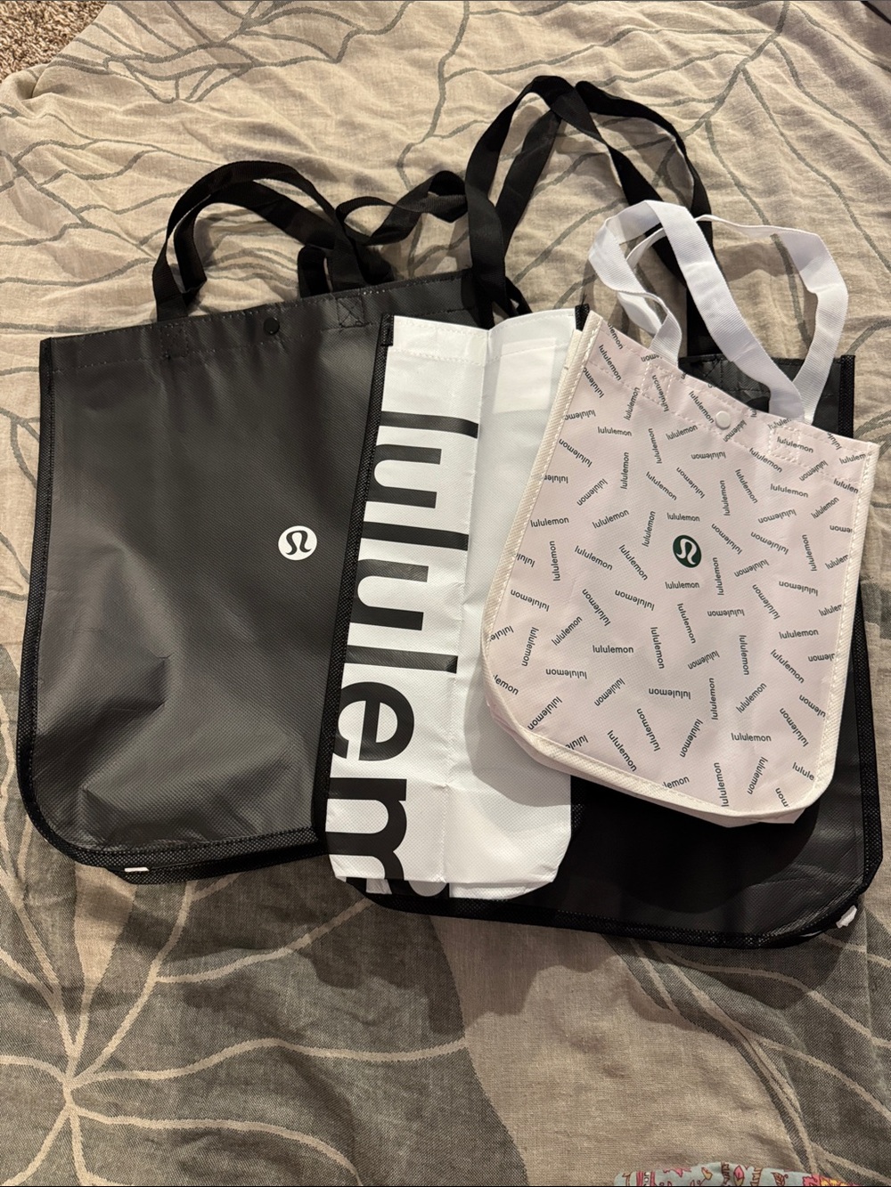 lululemon athletica set of three totes- never used!